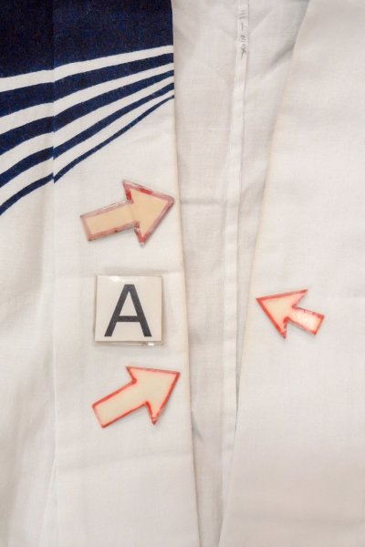 Photo14: O0718U Vintage Japanese kimono   White YUKATA summer(made in Japan) for women / Cotton. Line "Eba-pattern"  (Grade C) (14)