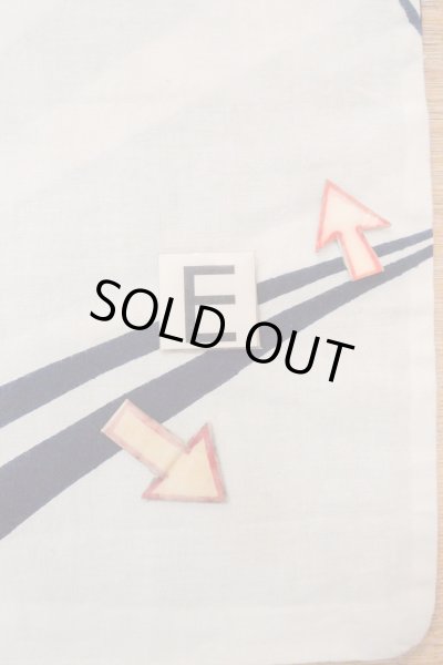 Photo18: O0718U Vintage Japanese kimono   White YUKATA summer(made in Japan) for women / Cotton. Line "Eba-pattern"  (Grade C) (18)