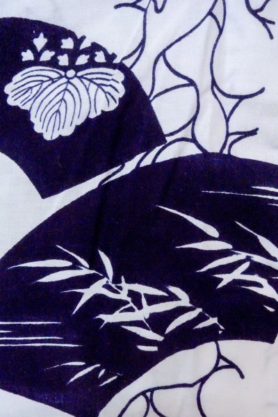 Photo5: O0718V Vintage Japanese kimono   White YUKATA summer(made in Japan) for women / Cotton. KIRI paulownia, Osaka castle motif  (Grade C) (5)