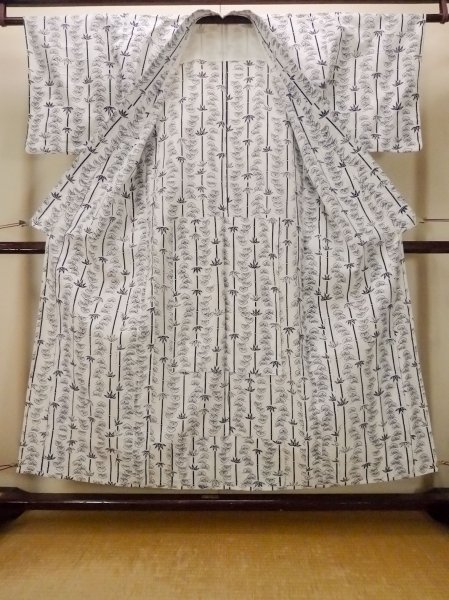 Photo2: O0718W Vintage Japanese kimono   White YUKATA summer(made in Japan) for women / Cotton. Camellia,   (Grade C) (2)