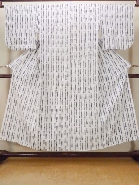 Photo1: O0718X Vintage Japanese kimono   White YUKATA summer(made in Japan) for women / Cotton. Abstract pattern Japanese traditional umbrella pattern.  (Grade C) (1)
