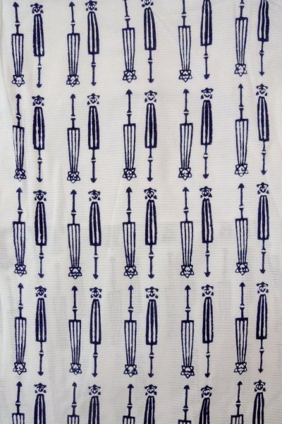 Photo3: O0718X Vintage Japanese kimono   White YUKATA summer(made in Japan) for women / Cotton. Abstract pattern Japanese traditional umbrella pattern.  (Grade C) (3)