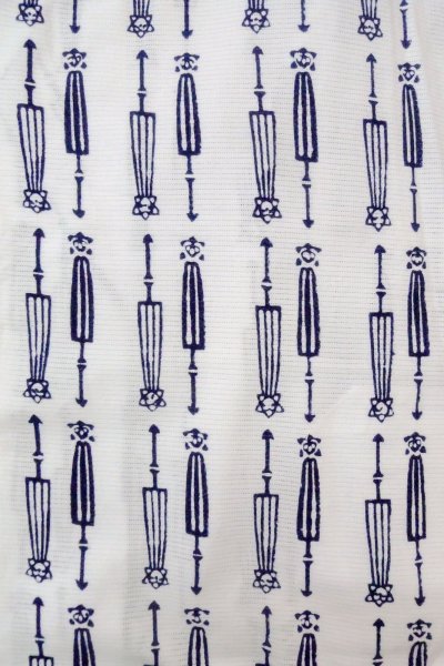 Photo5: O0718X Vintage Japanese kimono   White YUKATA summer(made in Japan) for women / Cotton. Abstract pattern Japanese traditional umbrella pattern.  (Grade C) (5)