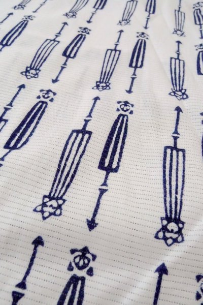 Photo8: O0718X Vintage Japanese kimono   White YUKATA summer(made in Japan) for women / Cotton. Abstract pattern Japanese traditional umbrella pattern.  (Grade C) (8)