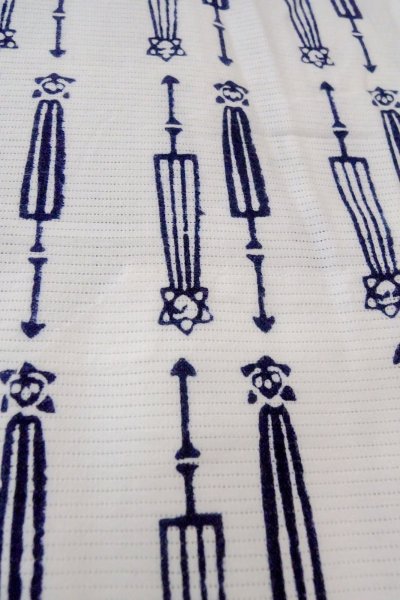 Photo9: O0718X Vintage Japanese kimono   White YUKATA summer(made in Japan) for women / Cotton. Abstract pattern Japanese traditional umbrella pattern.  (Grade C) (9)