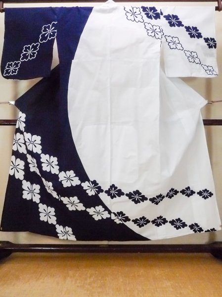 Photo1: O0718Y Vintage Japanese kimono   White YUKATA summer(made in Japan) for women / Cotton. Flower "Eba-pattern"  (Grade C) (1)