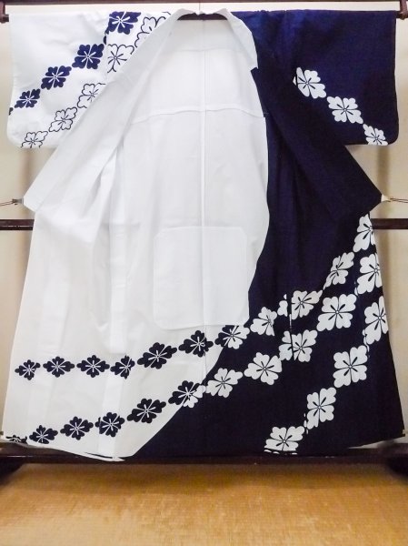 Photo2: O0718Y Vintage Japanese kimono   White YUKATA summer(made in Japan) for women / Cotton. Flower "Eba-pattern"  (Grade C) (2)