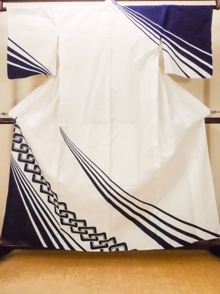 Photo1: O0718Z Vintage Japanese kimono   White YUKATA summer(made in Japan) for women / Cotton. Line, "Eba-pattern"  (Grade C) (1)