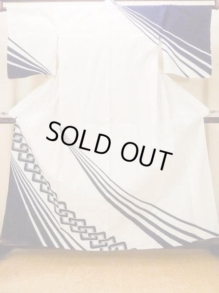 Photo1: O0718Z Vintage Japanese kimono   White YUKATA summer(made in Japan) for women / Cotton. Line, "Eba-pattern"  (Grade C) (1)