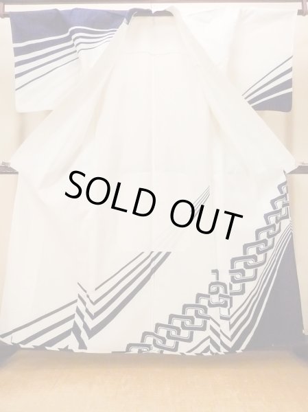 Photo2: O0718Z Vintage Japanese kimono   White YUKATA summer(made in Japan) for women / Cotton. Line, "Eba-pattern"  (Grade C) (2)