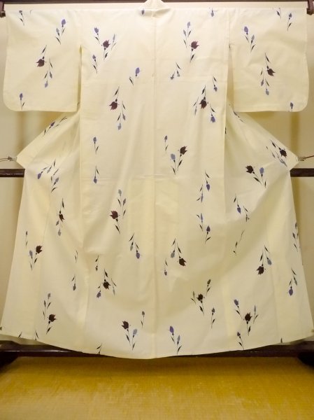 Photo1: O0719A Vintage Japanese kimono   Ivory Pour Dyed Yukata for women / Cotton. Flower   (Grade D) (1)