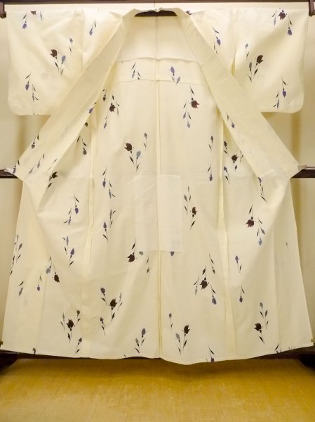 Photo2: O0719A Vintage Japanese kimono   Ivory Pour Dyed Yukata for women / Cotton. Flower   (Grade D) (2)