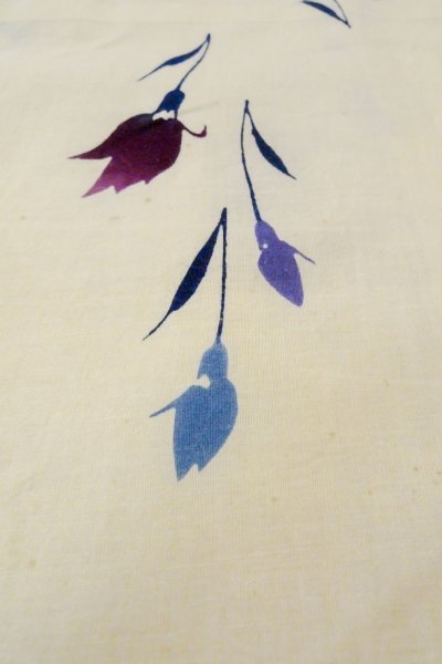 Photo9: O0719A Vintage Japanese kimono   Ivory Pour Dyed Yukata for women / Cotton. Flower   (Grade D) (9)