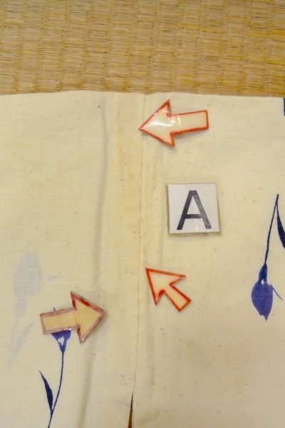 Photo14: O0719A Vintage Japanese kimono   Ivory Pour Dyed Yukata for women / Cotton. Flower   (Grade D) (14)