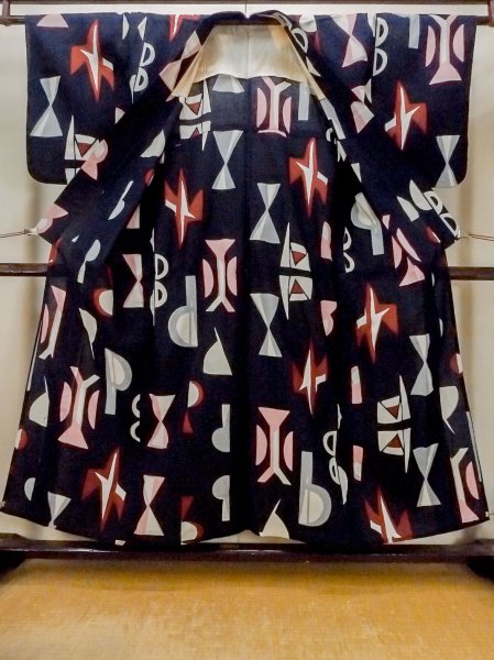 Photo2: O0719D Vintage Japanese kimono   Indigo Blue YUKATA summer(made in Japan) for women / Cotton/hemp Abstract pattern   (Grade C) (2)