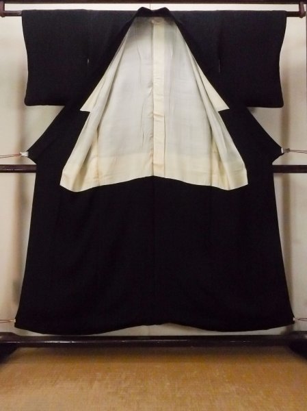 Photo2: O0805A Vintage Japanese kimono   Black MONTSUKI crests for women / Silk.    (Grade C) (2)