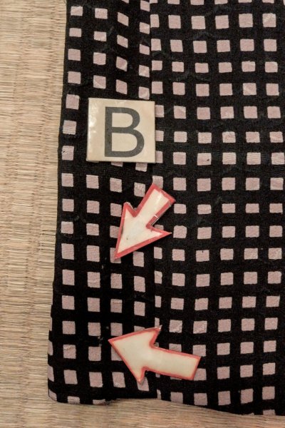 Photo15: O0805G Vintage Japanese kimono   Black HAORI short jacket for women / Silk. Plaid Checks   (Grade C) (15)