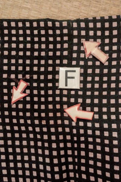 Photo19: O0805G Vintage Japanese kimono   Black HAORI short jacket for women / Silk. Plaid Checks   (Grade C) (19)