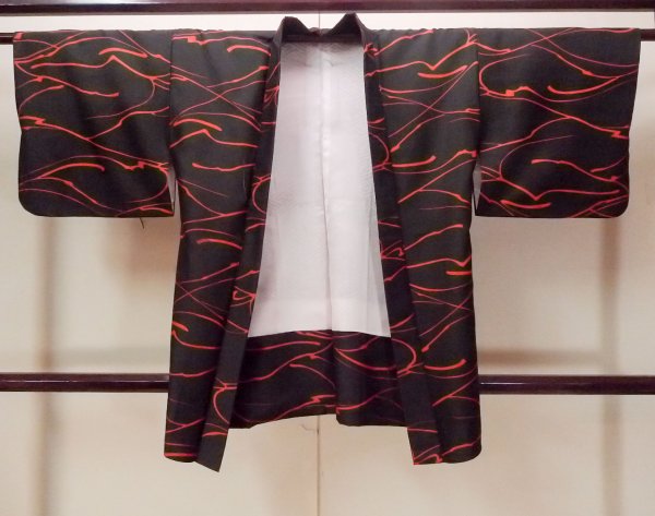 Photo1: O0805I Vintage Japanese kimono   Black HAORI short jacket for women / Synthetic. Abstract pattern   (Grade B) (1)