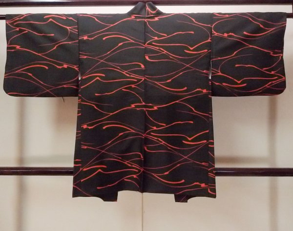 Photo2: O0805I Vintage Japanese kimono   Black HAORI short jacket for women / Synthetic. Abstract pattern   (Grade B) (2)