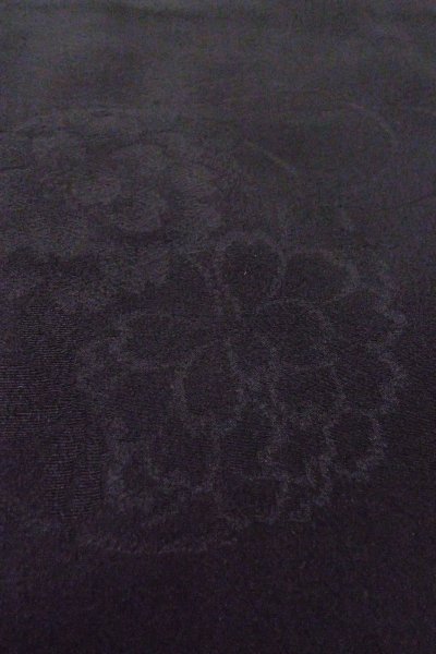 Photo11: O0805J Vintage Japanese kimono   Black HAORI short jacket for women / Silk.  Base woven pattern: Treasures, Crossed circles, Dapple pattern  (Grade B) (11)