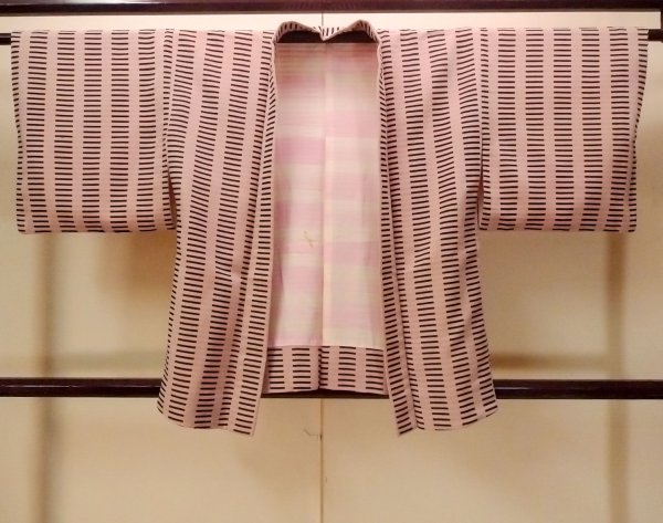 Photo1: O0805L Vintage Japanese kimono  Grayish Pink HAORI short jacket for women / Silk. Stripes   (Grade C) (1)