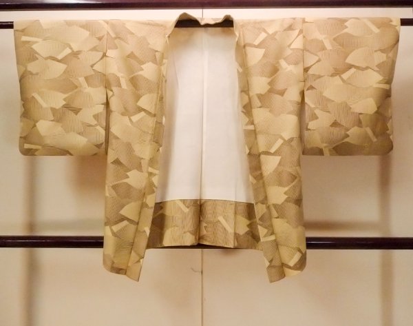 Photo1: O0805Q Vintage Japanese kimono   Beige HAORI short jacket for women / Silk. Folding fan, There is repair part.  (Grade C) (1)