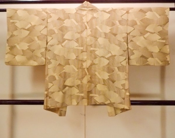 Photo2: O0805Q Vintage Japanese kimono   Beige HAORI short jacket for women / Silk. Folding fan, There is repair part.  (Grade C) (2)