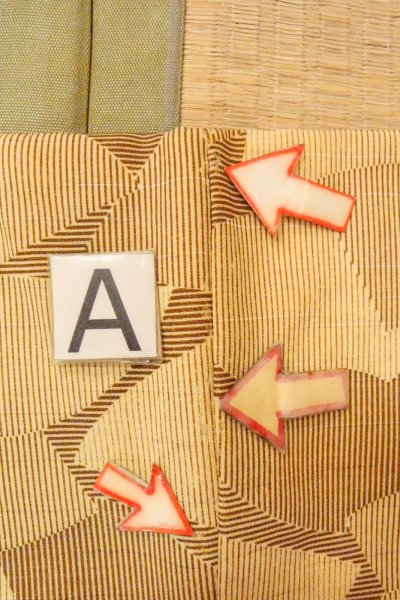 Photo14: O0805Q Vintage Japanese kimono   Beige HAORI short jacket for women / Silk. Folding fan, There is repair part.  (Grade C) (14)