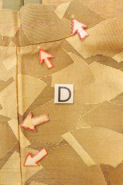 Photo17: O0805Q Vintage Japanese kimono   Beige HAORI short jacket for women / Silk. Folding fan, There is repair part.  (Grade C) (17)