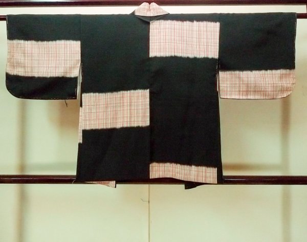 Photo2: O0805T Vintage Japanese kimono   Black HAORI short jacket for women / Silk. Plaid Checks   (Grade C) (2)