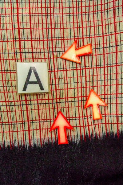 Photo14: O0805T Vintage Japanese kimono   Black HAORI short jacket for women / Silk. Plaid Checks   (Grade C) (14)