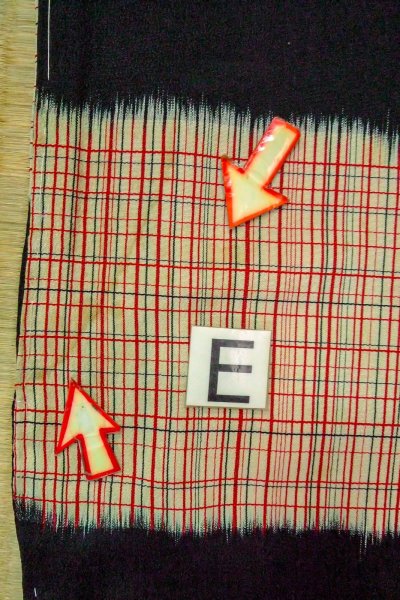 Photo18: O0805T Vintage Japanese kimono   Black HAORI short jacket for women / Silk. Plaid Checks   (Grade C) (18)