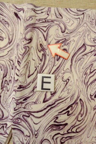 Photo18: O0805X Vintage Japanese kimono   White HAORI short jacket for women / Silk. Wood grain pattern   (Grade C) (18)