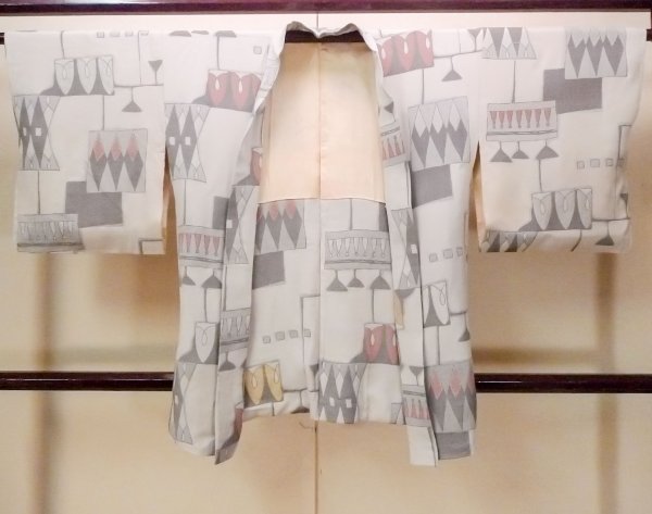 Photo1: O0805Y Vintage Japanese kimono   Gray HAORI short jacket for women / Silk. Geometrical pattern   (Grade C) (1)
