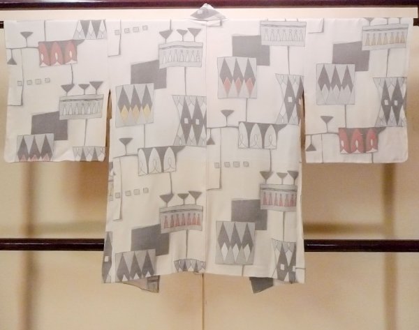 Photo2: O0805Y Vintage Japanese kimono   Gray HAORI short jacket for women / Silk. Geometrical pattern   (Grade C) (2)