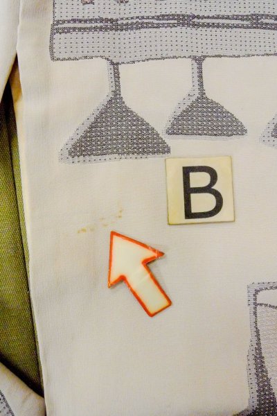 Photo15: O0805Y Vintage Japanese kimono   Gray HAORI short jacket for women / Silk. Geometrical pattern   (Grade C) (15)