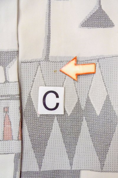 Photo16: O0805Y Vintage Japanese kimono   Gray HAORI short jacket for women / Silk. Geometrical pattern   (Grade C) (16)