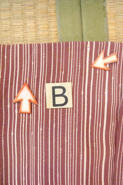 Photo15: O0805Z Vintage Japanese kimono  Dark Dark Red HAORI short jacket for women / Silk. Bamboo    There are stains.  (Grade B) (15)