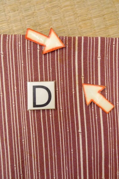 Photo17: O0805Z Vintage Japanese kimono  Dark Dark Red HAORI short jacket for women / Silk. Bamboo    There are stains.  (Grade B) (17)