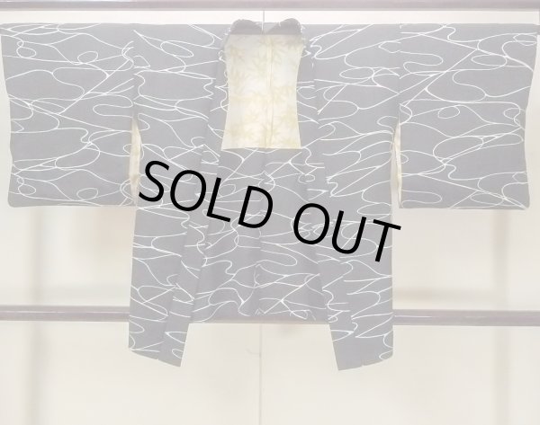Photo1: O0806C Vintage Japanese kimono   Black HAORI short jacket for women / Silk. Stream,   (Grade B) (1)