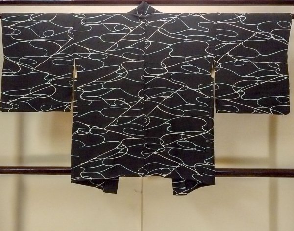 Photo2: O0806C Vintage Japanese kimono   Black HAORI short jacket for women / Silk. Stream,   (Grade B) (2)
