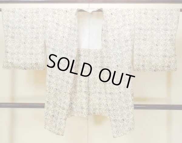 Photo2: O0806D Vintage Japanese kimono  Light Ivory HAORI short jacket for women / Silk. Flower,   (Grade C) (2)