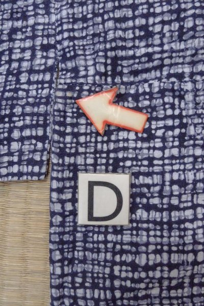 Photo17: O0826A Vintage Japanese kimono   Indigo Blue YUKATA summer(made in Japan) for men / Linen. Abstract pattern Stains/Soils all over. Discolored all over.  (Grade D) (17)