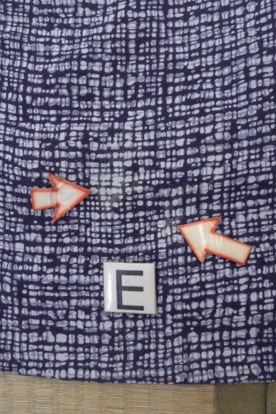 Photo18: O0826A Vintage Japanese kimono   Indigo Blue YUKATA summer(made in Japan) for men / Linen. Abstract pattern Stains/Soils all over. Discolored all over.  (Grade D) (18)