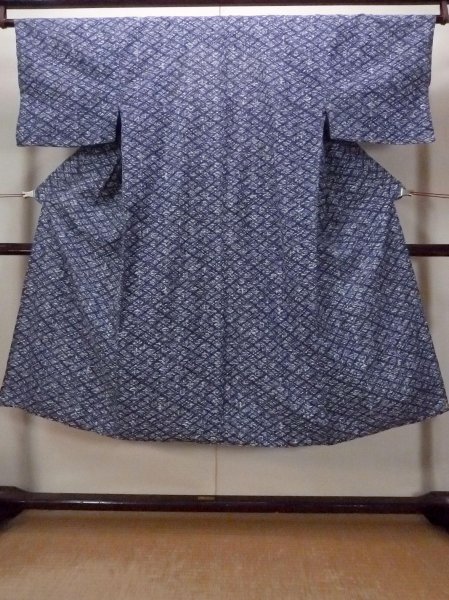 Photo1: O0826D Vintage Japanese kimono   Indigo Blue YUKATA summer(made in Japan) for men / Linen. Abstract pattern More damages.  (Grade D) (1)