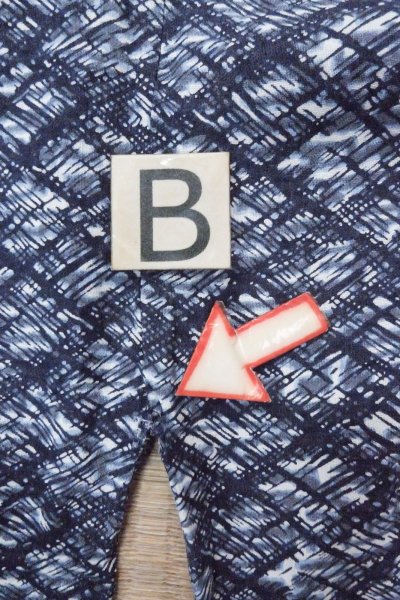 Photo15: O0826D Vintage Japanese kimono   Indigo Blue YUKATA summer(made in Japan) for men / Linen. Abstract pattern More damages.  (Grade D) (15)