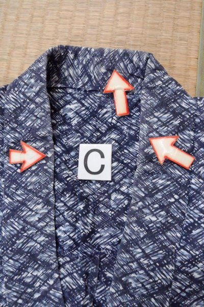 Photo16: O0826D Vintage Japanese kimono   Indigo Blue YUKATA summer(made in Japan) for men / Linen. Abstract pattern More damages.  (Grade D) (16)