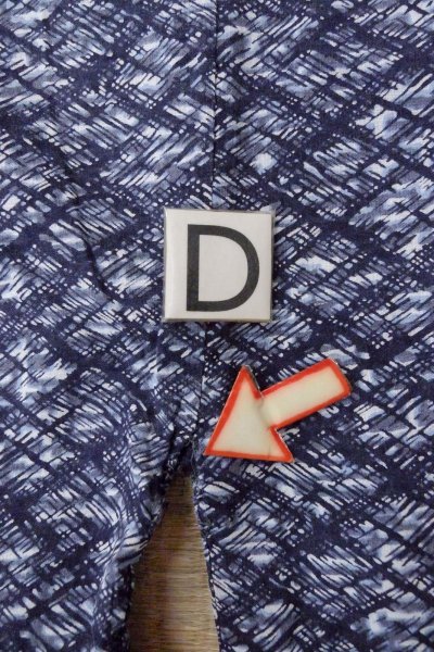 Photo17: O0826D Vintage Japanese kimono   Indigo Blue YUKATA summer(made in Japan) for men / Linen. Abstract pattern More damages.  (Grade D) (17)