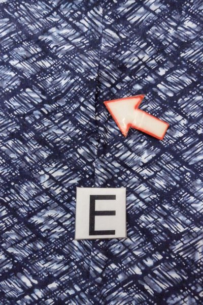 Photo18: O0826D Vintage Japanese kimono   Indigo Blue YUKATA summer(made in Japan) for men / Linen. Abstract pattern More damages.  (Grade D) (18)